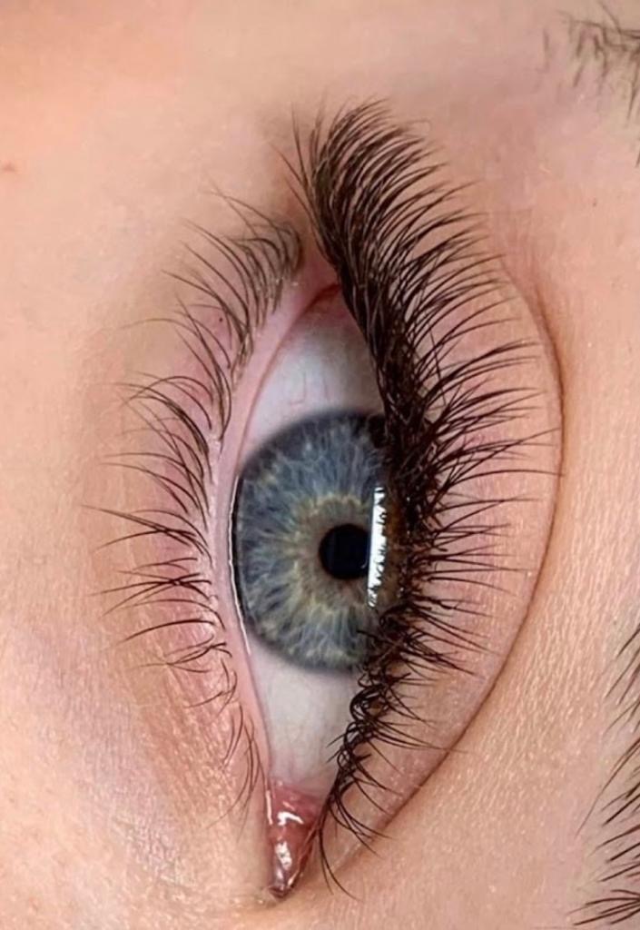 Volumen-Wimpern bei Beauty Home