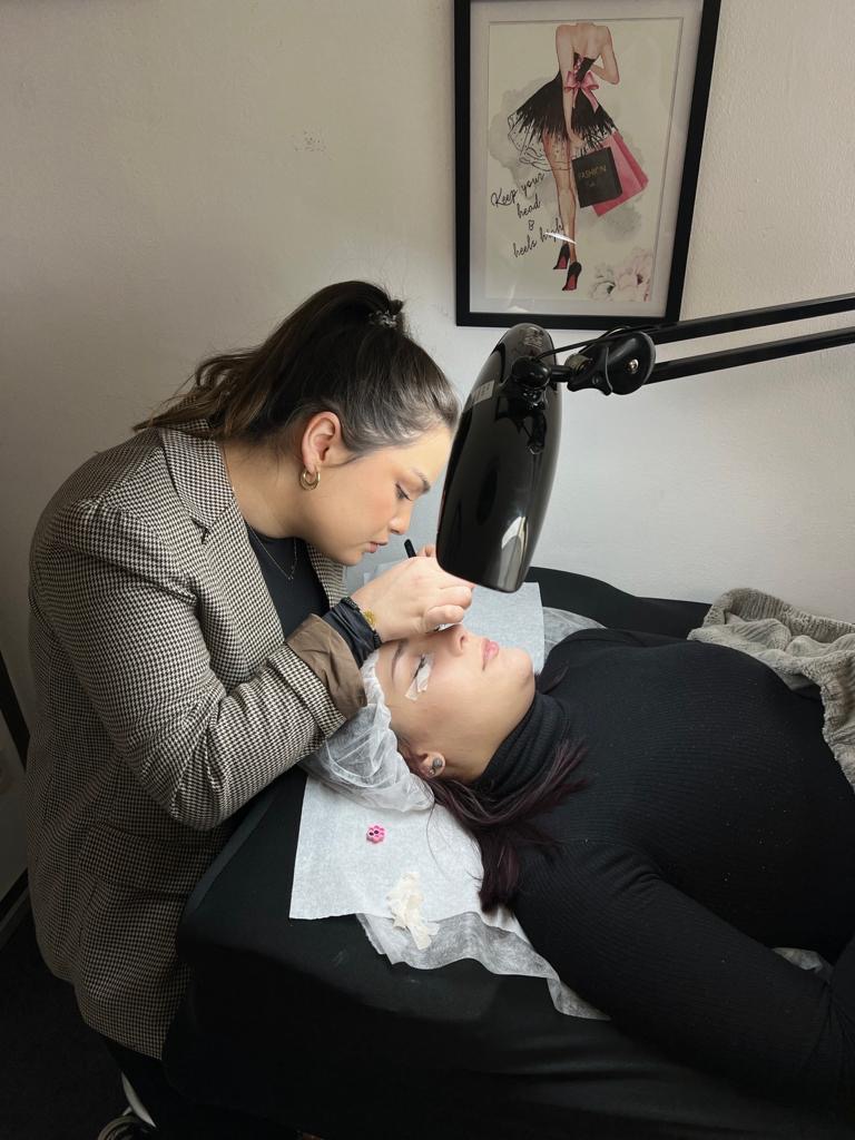 Permanent Make-up der Augenbrauen bei Beauty Home